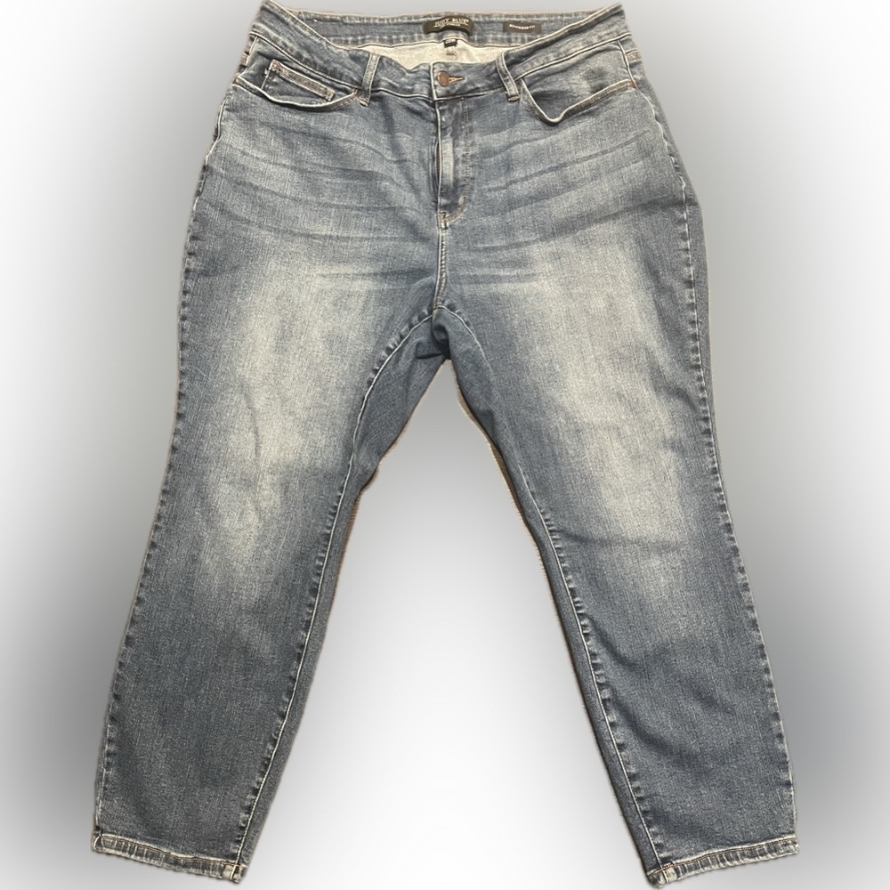 Judy Blue Light Blue Ankle Jeans